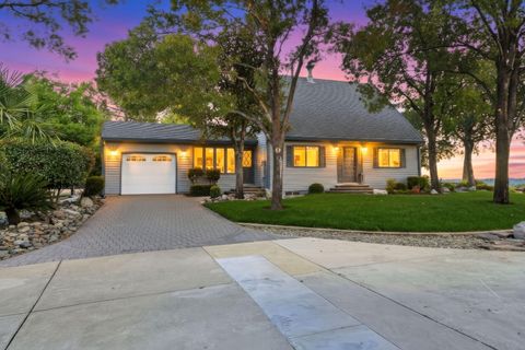 Photo of 15189 La Paloma Way, Redding, CA 96001 (MLS # 25-4317)