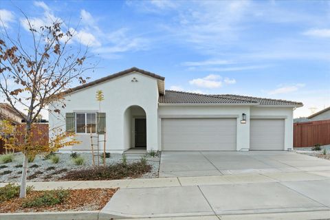 Photo of 4181 Haleakala Avenue, Redding, CA 96001 (MLS # 25-5435)