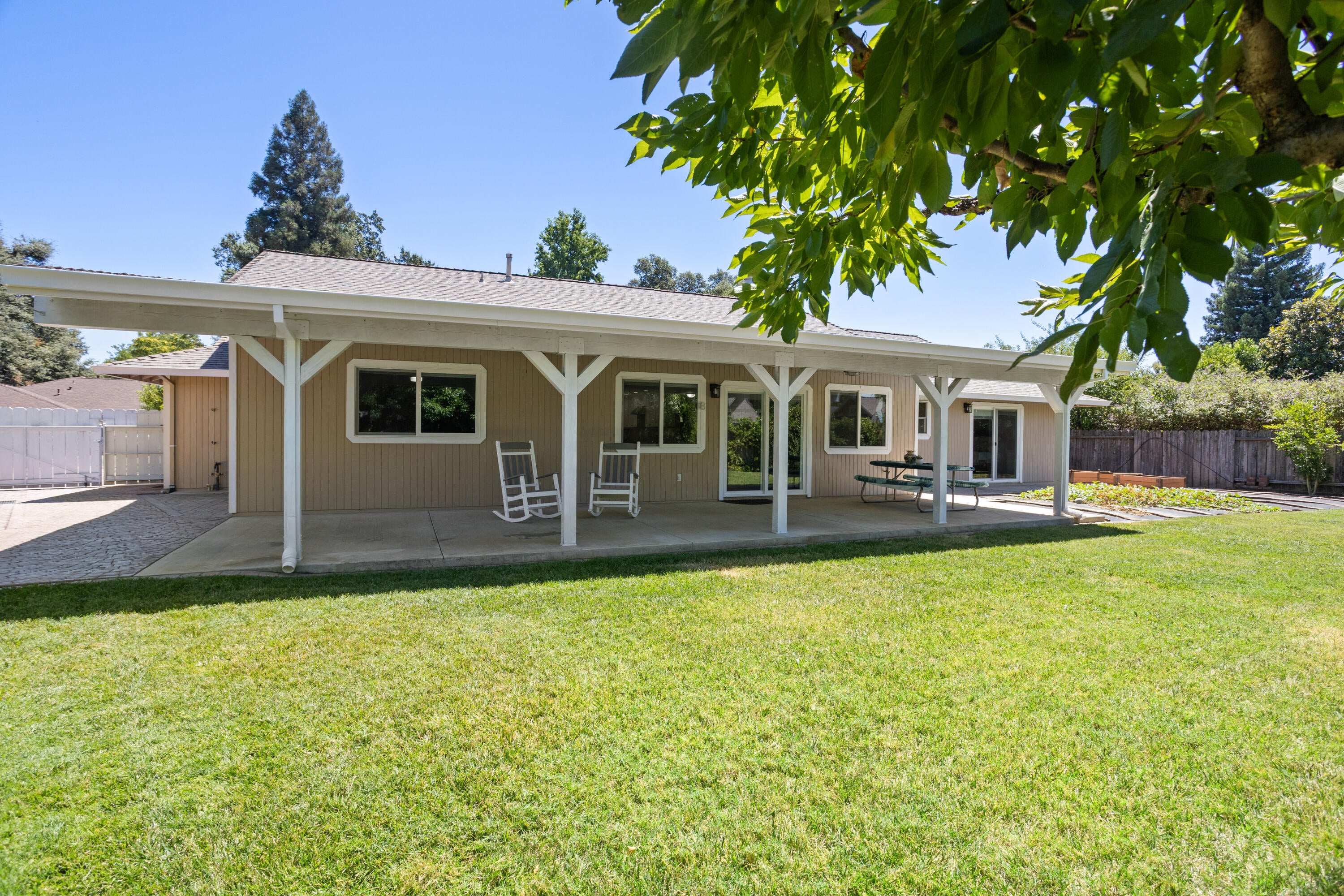 5882 Farm House Lane