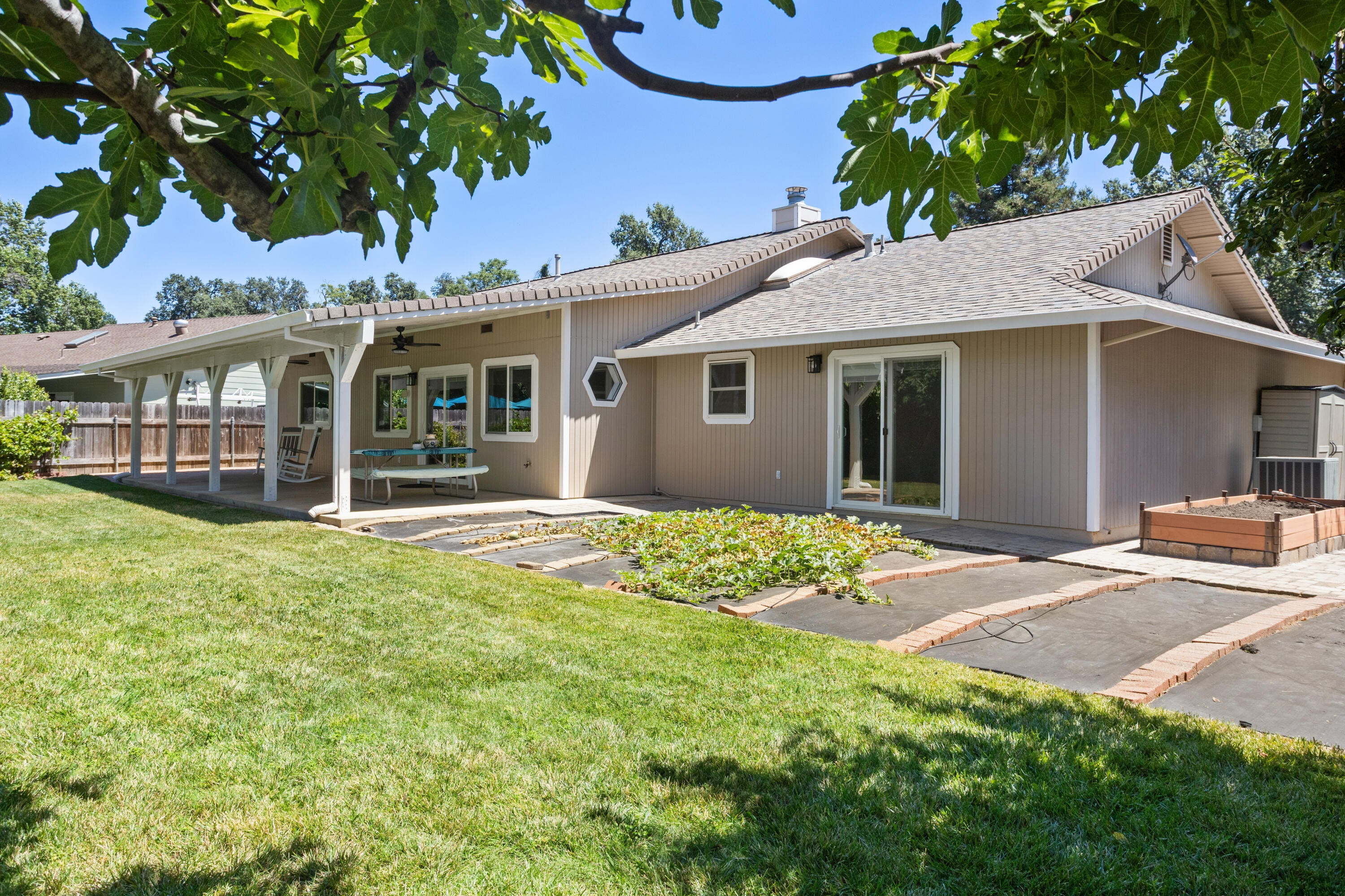 5882 Farm House Lane