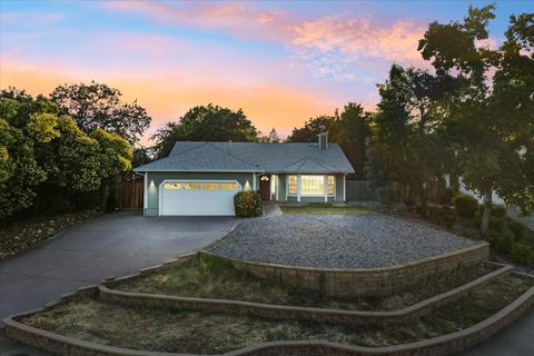Photo of 722 St Thomas Parkway, Redding, CA 96003 (MLS # 26-2246)