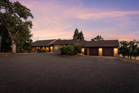 Photo of 4905 Parkville Road, Anderson, CA 96007 (MLS # 26-2914)
