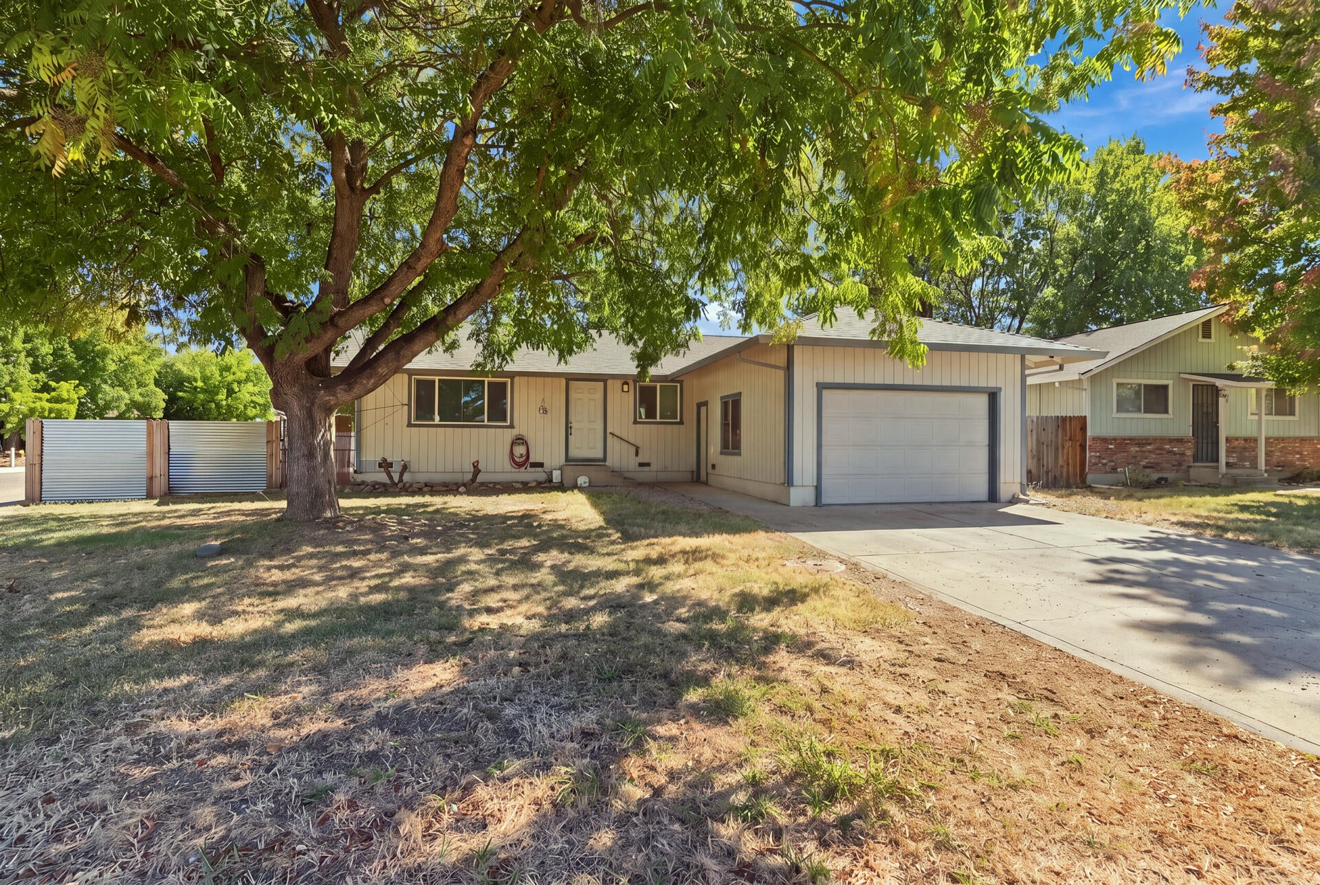 2885 Red Bud Lane