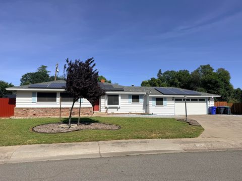 Photo of 1405 Robinson Drive, Red Bluff, CA 96080 (MLS # 26-2491)