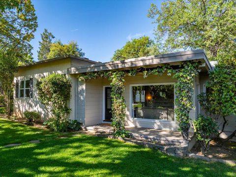 Photo of 1050 Royal Oaks Drive, Redding, CA 96001 (MLS # 26-1511)