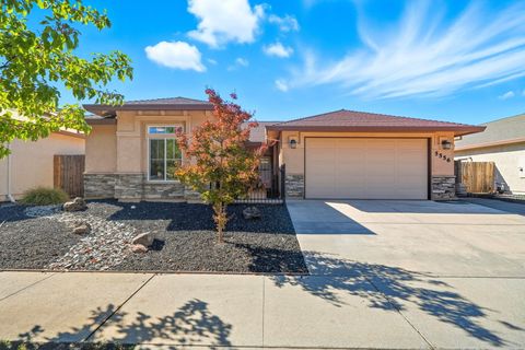 Photo of 5556 Muir Peak Road, Redding, CA 96002 (MLS # 25-4568)