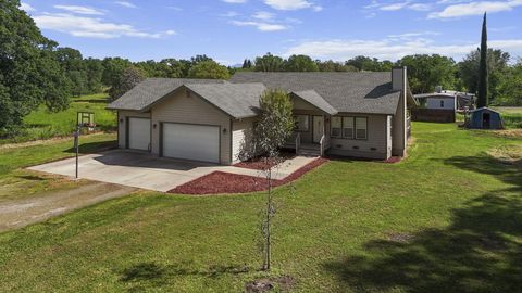 Photo of 3437 Charles Street, Cottonwood, CA 96022 (MLS # 25-5583)