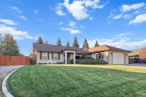 Photo of 12915 Gardenia Drive, Red Bluff, CA 96080 (MLS # 25-5276)