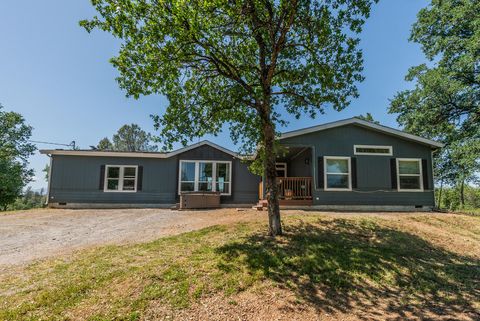 Photo of 21679 Squaw Grass Trail, Redding, CA 96003 (MLS # 25-658)