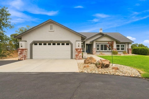 Photo of 14175 Woodrose Place, Red Bluff, CA 96080 (MLS # 26-4816)