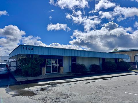 Photo of 1593 Beltline Road #A-D, Redding, CA 96003 (MLS # 26-1930)