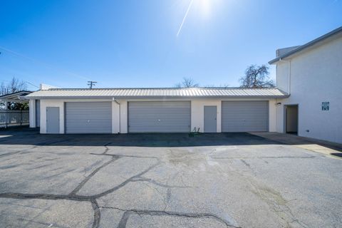 Photo of 2130 Railroad Avenue, Redding, CA 96001 (MLS # 26-1381)