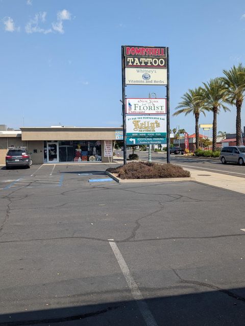 Photo of 21422144 Hilltop Drive, Redding, CA 96002 (MLS # 25-4031)