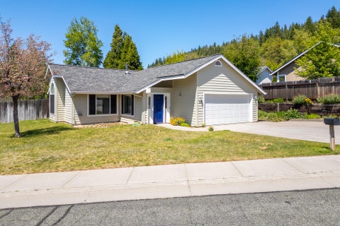 Photo of 706 Glen Mar Drive, Mount Shasta, CA 96067 (MLS # 26-2649)