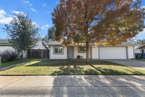 Photo of 1261 Woodside Meadows Drive, Redding, CA 96002 (MLS # 25-5279)