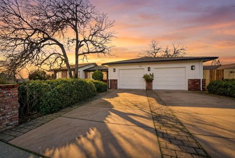 Photo of 3672 Rosita Drive, Redding, CA 96001 (MLS # 26-113)