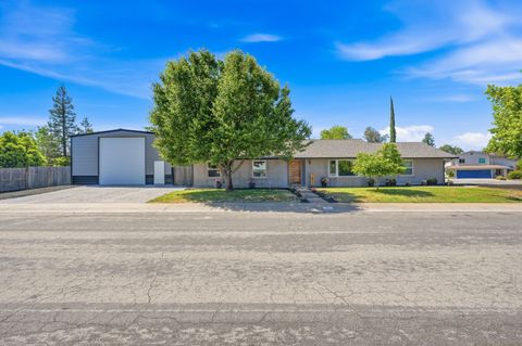Photo of 1692 Kildare Drive, Redding, CA 96001 (MLS # 26-1065)