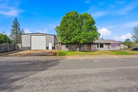 Photo of 1692 Kildare Drive, Redding, CA 96001 (MLS # 26-1065)