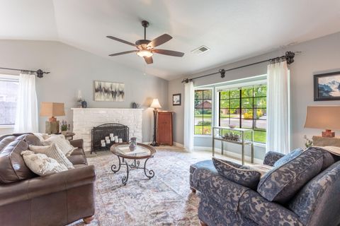 Photo of 3553 Leonard Street, Redding, CA 96002 (MLS # 25-4239)