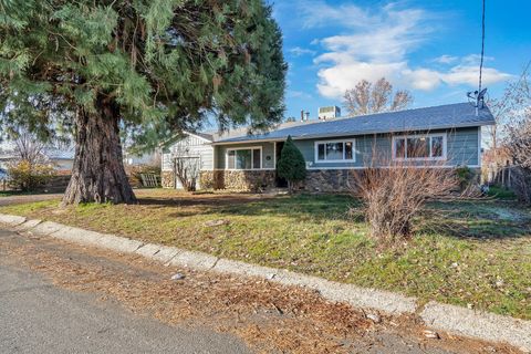 Photo of 20534 Ontario Avenue, Burney, CA 96013 (MLS # 25-5417)