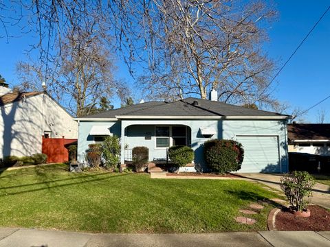 Photo of 632 South Street, Redding, CA 96001 (MLS # 26-192)