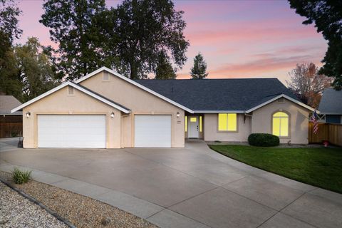 Photo of 2899 Gunn Court, Redding, CA 96001 (MLS # 25-5105)