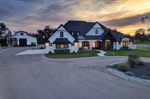 Photo of 3020 Swan Court, Cottonwood, CA 96022 (MLS # 25-5335)