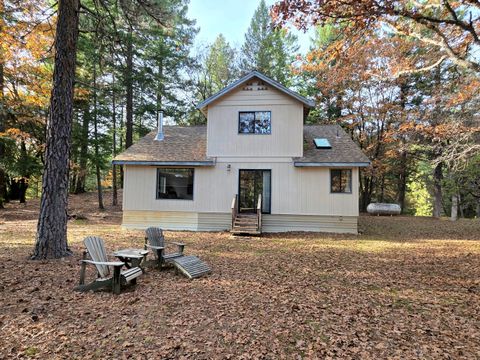 Photo of 4000 Fs Road, Hayfork, CA 96041 (MLS # 26-158)