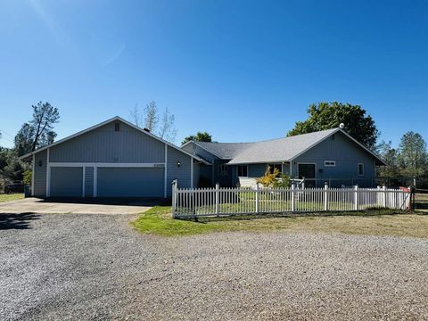 Photo of 21283 Lela Lane, Redding, CA 96003 (MLS # 25-4521)