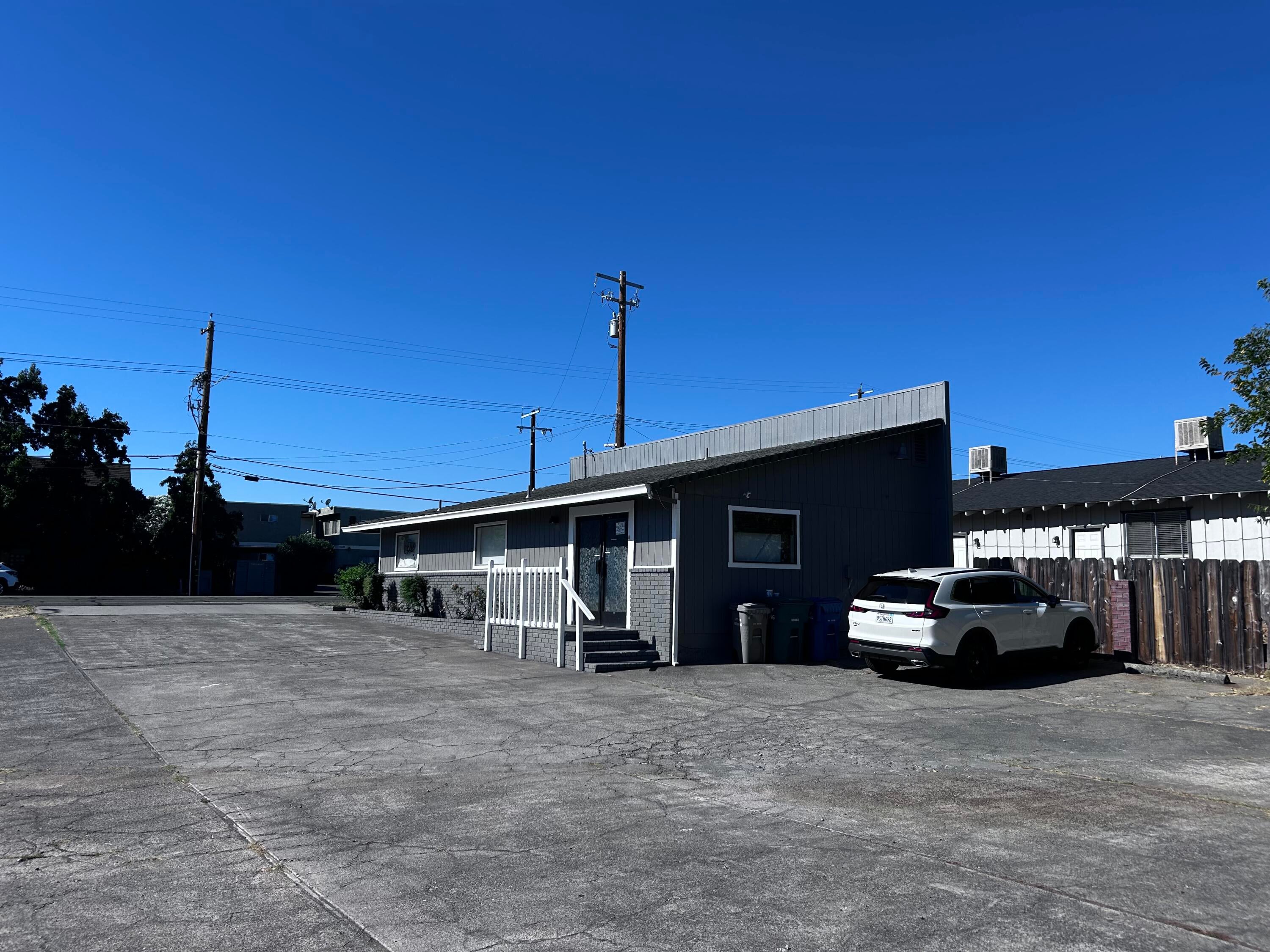 407 Lake Boulevard
