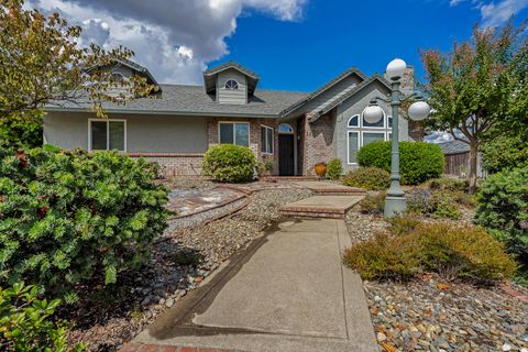 Photo of 2680 Howard Drive, Redding, CA 96001 (MLS # 25-4154)