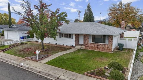 Photo of 820 Middle Street, Redding, CA 96003 (MLS # 25-5093)