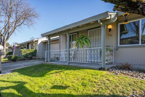 Photo of 1833 Del Mar Avenue, Redding, CA 96003 (MLS # 26-393)