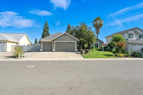 Photo of 2110 Cilantro Drive, Redding, CA 96003 (MLS # 25-5193)