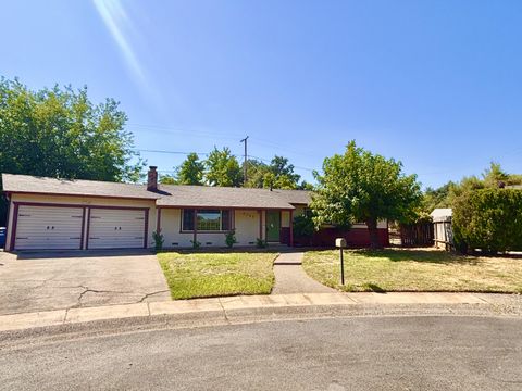Photo of 4160 Travona Court, Redding, CA 96001 (MLS # 25-3294)