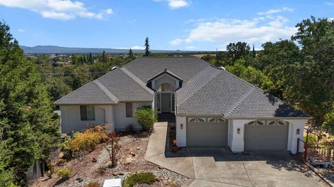 Photo of 1355 Bambury Court, Redding, CA 96001 (MLS # 25-3406)