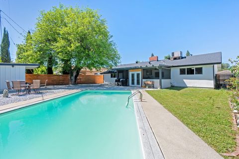 Photo of 2075 Westwood Avenue, Redding, CA 96001 (MLS # 26-2858)