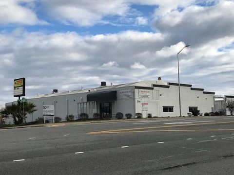 Photo of 3541 S Market Street, Redding, CA 96001 (MLS # 25-2462)