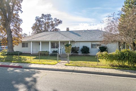 Photo of 3040 Silver Street, Anderson, CA 96007 (MLS # 25-5452)