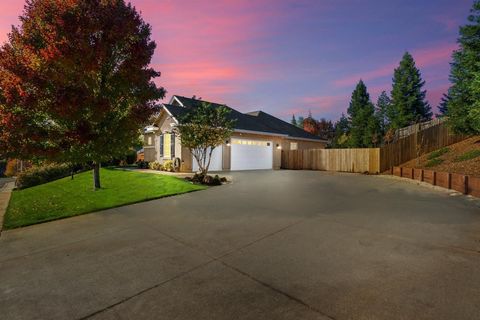 Photo of 2030 Hedgerow Avenue, Redding, CA 96003 (MLS # 25-5208)