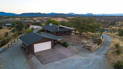 Photo of 16177 Laurie Ann Lane, Redding, CA 96001 (MLS # 25-4497)