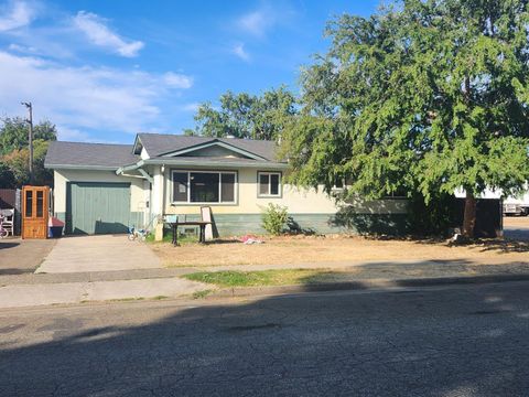 Photo of 3426 Willow Lane, Anderson, CA 96007 (MLS # 25-4426)