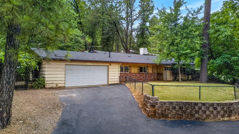 Photo of 20378 Lakeview Drive, Lakehead, CA 96051 (MLS # 26-3172)