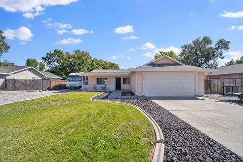 Photo of 6955 Yvonne Court, Redding, CA 96001 (MLS # 25-4345)