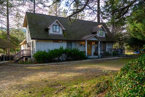 Photo of 506 Masonic Lane, Weaverville, CA 96093 (MLS # 25-5498)