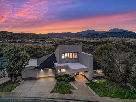 Photo of 738 Sunriver Lane, Redding, CA 96001 (MLS # 25-4318)