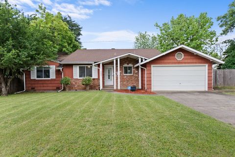 Photo of 2202 Canal Drive, Redding, CA 96001 (MLS # 26-1765)