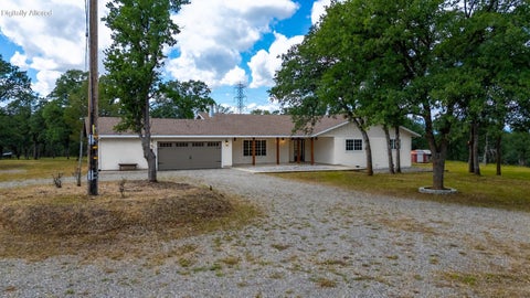 Photo of 18375 Bywood Drive, Cottonwood, CA 96022 (MLS # 26-1697)