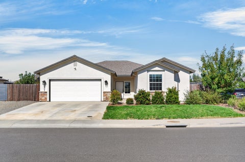 Photo of 2801 Calaveras Court, Redding, CA 96002 (MLS # 26-6051)