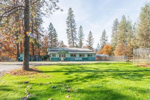 Photo of 1790 Main Street, Weaverville, CA 96093 (MLS # 25-5157)